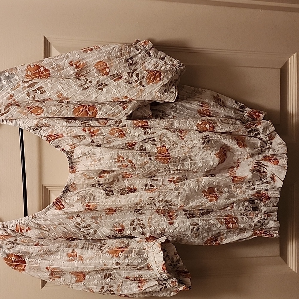 Top - Picture 2 of 3